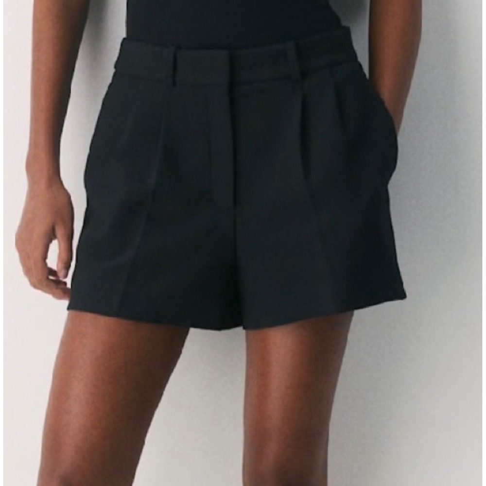 Babaton Aritzia Pleated Trouser Shorts Womens Sz 2 Black Dressy Chic NEW